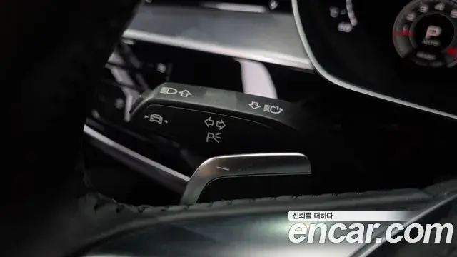 Audi A8 2021 — Şəkil 17/40