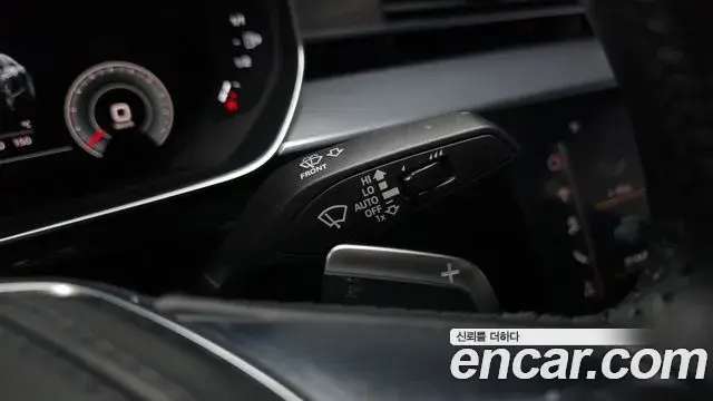 Audi A8 2021 — Şəkil 32/40