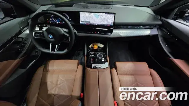 BMW 5 Series 2025 — Фото 10/20