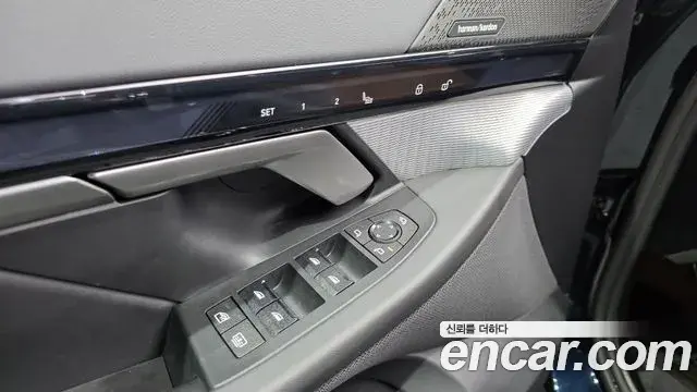 BMW 5 Series 2025 — Photo 21/32