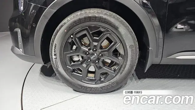 Kia Sorento 2023 — ფოტო 11/36