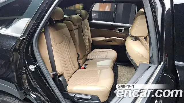 Kia Sorento 2023 — ფოტო 8/36