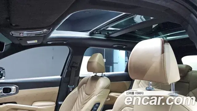 Kia Sorento 2023 — ფოტო 13/36