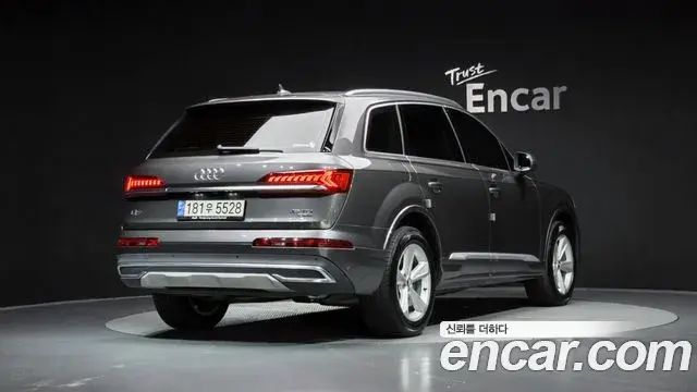 Audi Q7 2021 — Photo 12/20