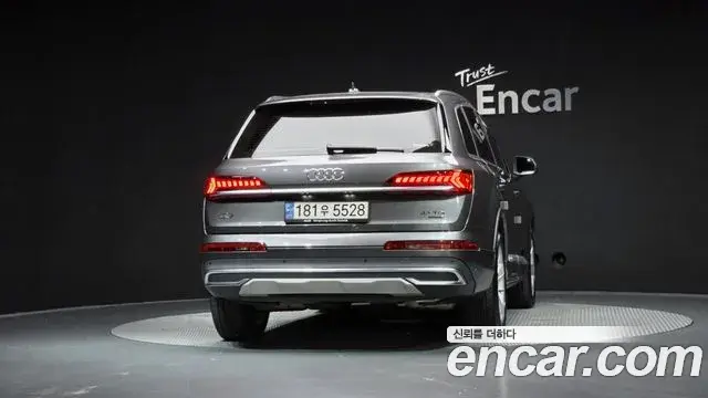 Audi Q7 2021 — Photo 14/20