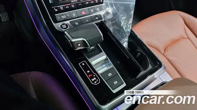 Audi Q7 2021 — Photo 10/20