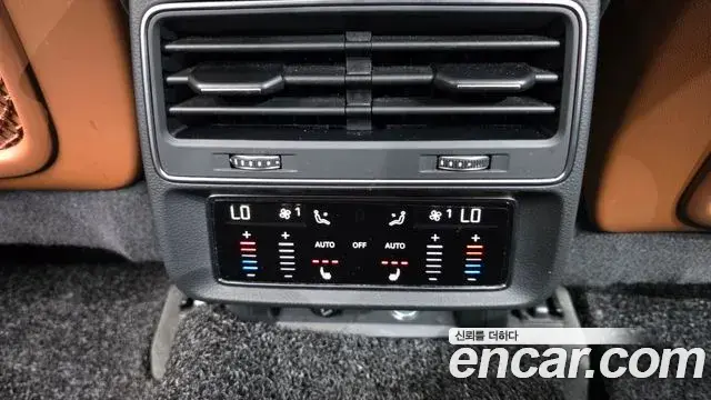 Audi Q7 2021 — Photo 20/20