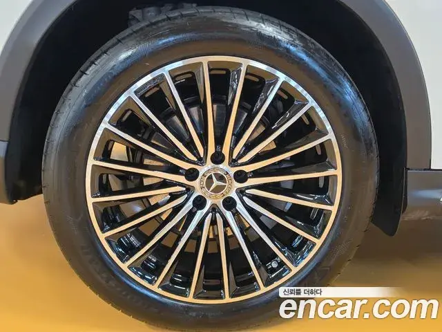 Mercedes-Benz GLC-Class 2025 — Photo 4/20