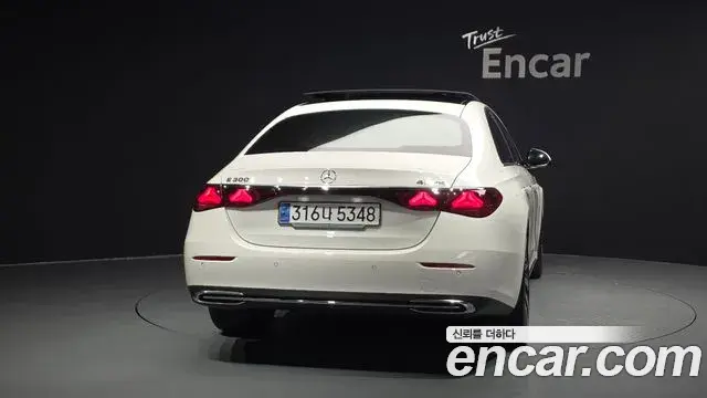 Mercedes-Benz E-Class 2024 — Фото 4/20