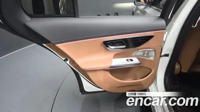 Mercedes-Benz E-Class 2024 — Photo 25/30