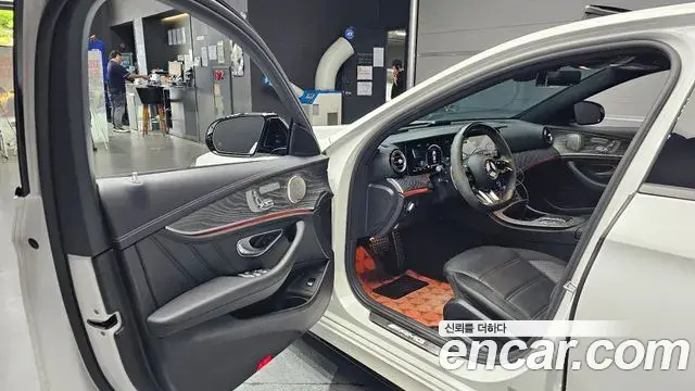 Mercedes-Benz E-Class 2022 — Фото 12/20
