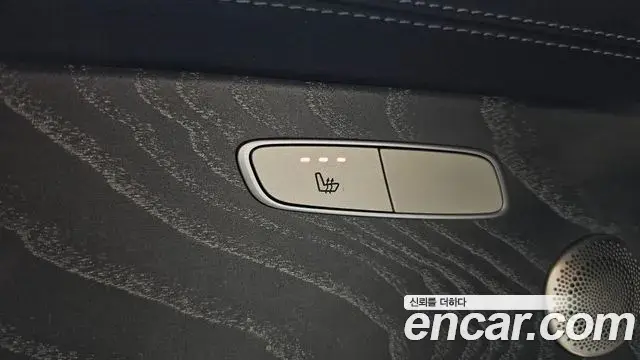 Mercedes-Benz E-Class 2022 — Photo 27/33