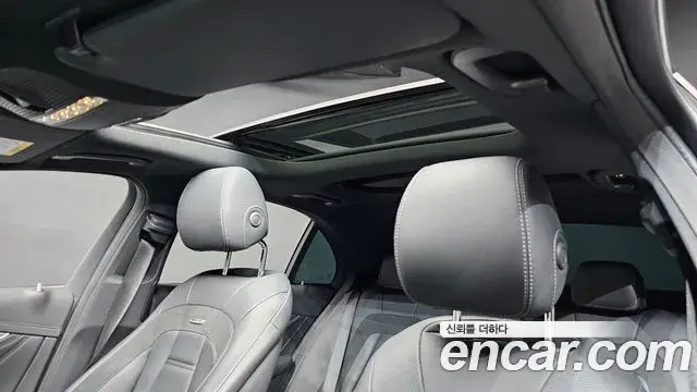 Mercedes-Benz E-Class 2022 — Photo 10/33
