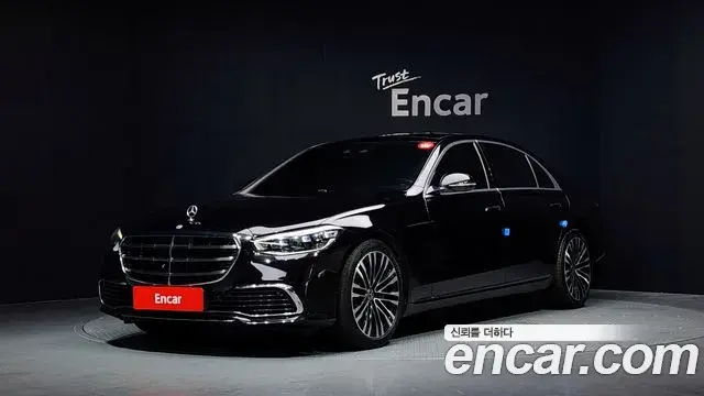 Mercedes-Benz S-Class 2023 — Photo 2/33