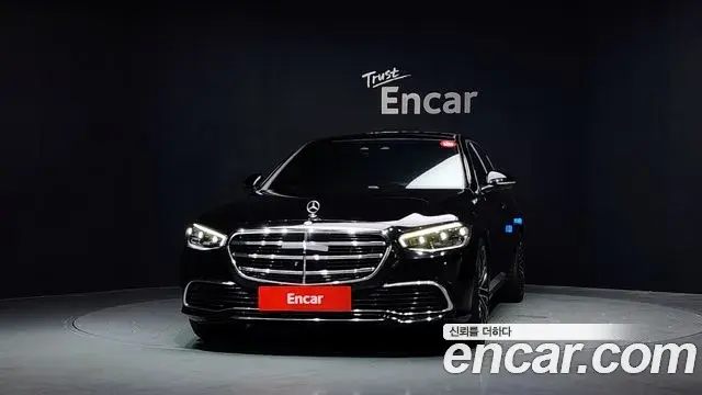 Mercedes-Benz S-Class 2023 — Photo 3/33