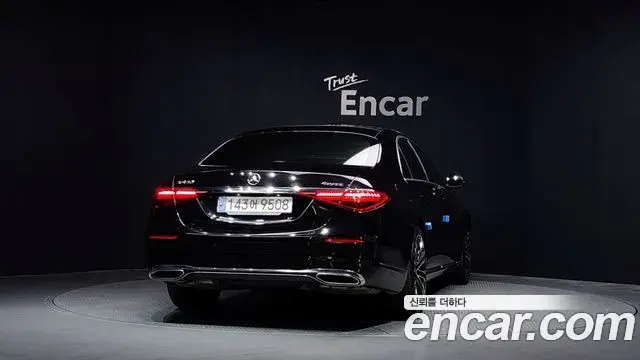 Mercedes-Benz S-Class 2023 — Photo 18/33