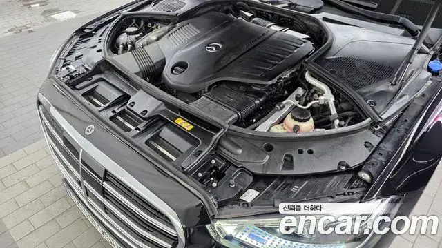 Mercedes-Benz S-Class 2023 — Photo 12/33