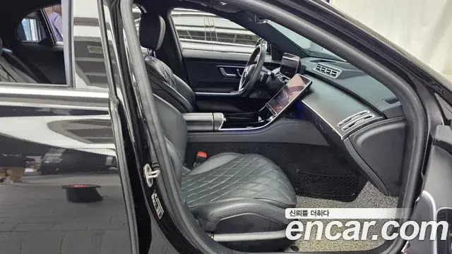 Mercedes-Benz S-Class 2023 — Photo 31/33