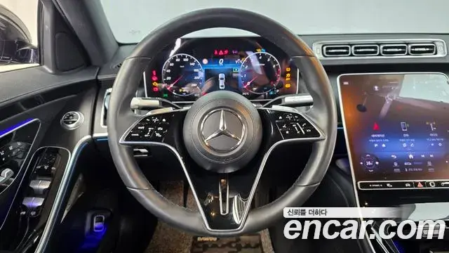 Mercedes-Benz S-Class 2023 — Photo 17/33