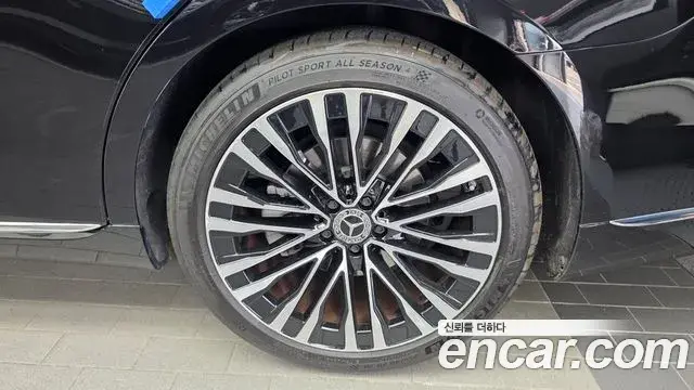 Mercedes-Benz S-Class 2023 — Photo 16/33