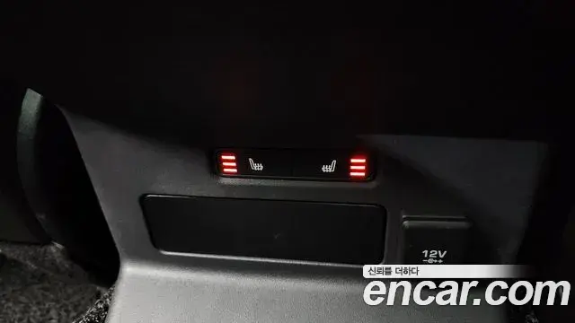 Land Rover Range Rover Velar 2018 — Şəkil 33/40