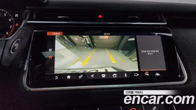 Land Rover Range Rover Velar 2018 — Şəkil 15/40