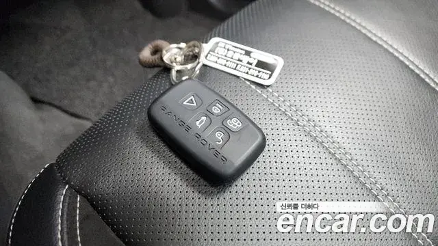 Land Rover Range Rover Velar 2018 — Şəkil 29/40