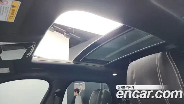 Land Rover Range Rover Velar 2018 — Şəkil 36/40