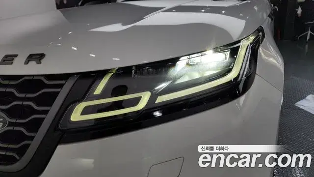 Land Rover Range Rover Velar 2018 — Şəkil 14/40