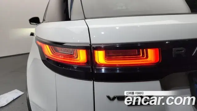 Land Rover Range Rover Velar 2018 — Şəkil 35/40
