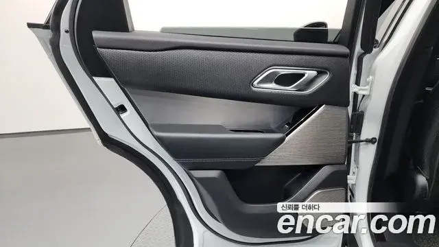 Land Rover Range Rover Velar 2018 — Şəkil 19/40