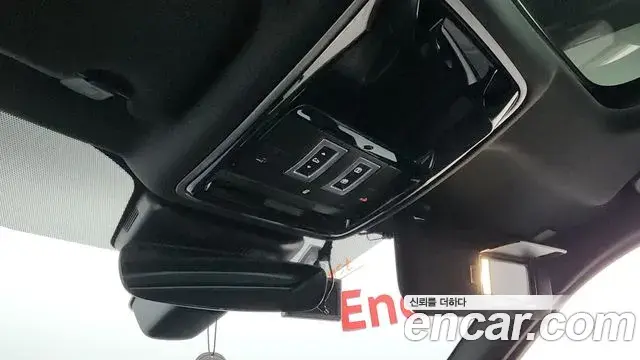 Land Rover Range Rover Velar 2018 — Şəkil 11/40