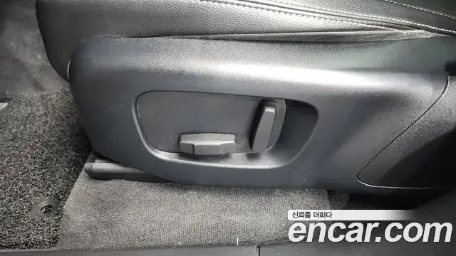 Land Rover Range Rover Velar 2018 — Şəkil 2/40