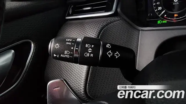 Land Rover Range Rover Velar 2018 — Şəkil 3/40