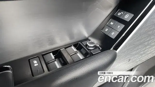 Land Rover Range Rover Velar 2018 — Şəkil 26/40