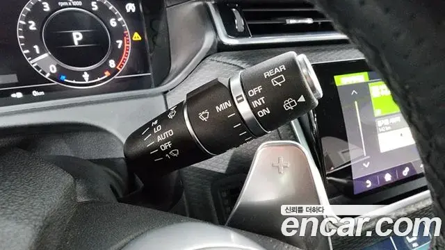 Land Rover Range Rover Velar 2018 — Şəkil 6/40