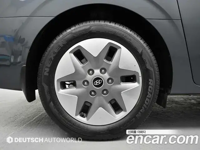 Hyundai Staria 2023 — Фото 4/20