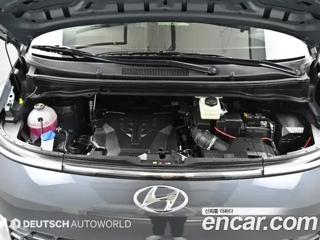 Hyundai Staria 2023 — Фото 5/20