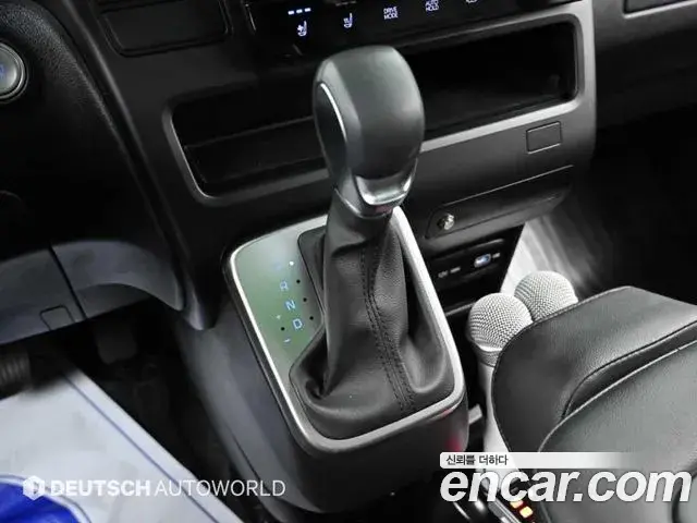 Hyundai Staria 2023 — Фото 8/20