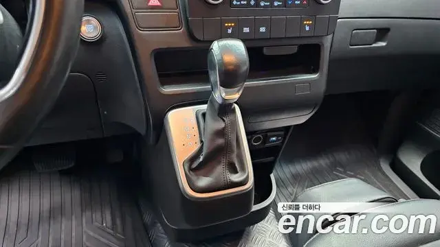 Hyundai Staria 2021 — Photo 9/20