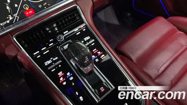 Porsche Panamera 2018 — Şəkil 11/20