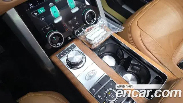 Land Rover Range Rover 2018 — ფოტო 27/35