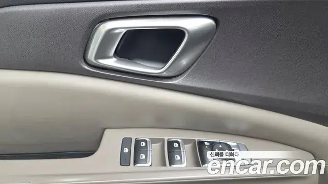 Kia Carnival 2024 — Фото 17/20