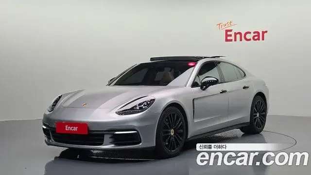 Porsche Panamera 2018 — Фото 1/20