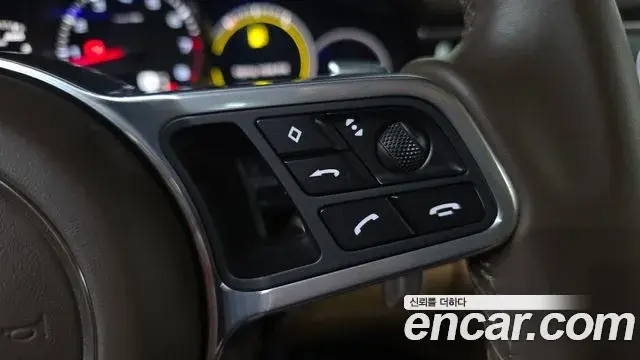 Porsche Panamera 2018 — Фото 18/20
