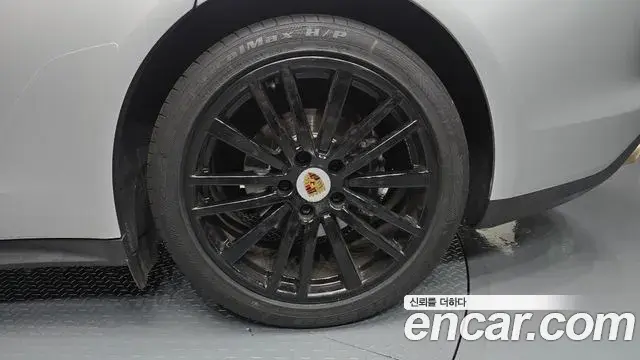 Porsche Panamera 2018 — Şəkil 19/32