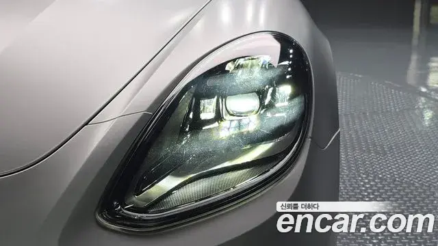 Porsche Panamera 2018 — Şəkil 27/32