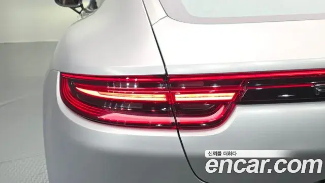 Porsche Panamera 2018 — Şəkil 25/32