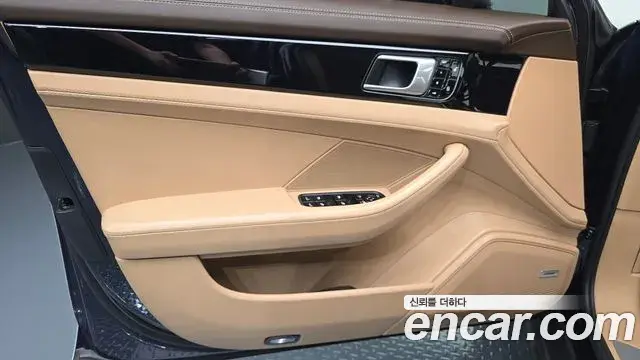 Porsche Panamera 2018 — Şəkil 20/32