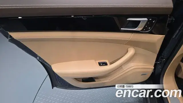 Porsche Panamera 2018 — Şəkil 1/32